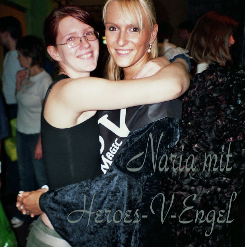 Ich auf der GC am Stand von heroes V ... beneidet mich! ;)